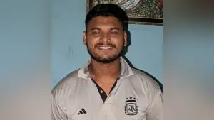 নিহত যুবক স্বেচ্ছাসেবক দলের কর্মী ও সিটি মেয়র শাহাদাতের অনুসারী হিসেবে পরিচিত।