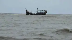 গভীর সাগরে মাছ ধরতে গিয়ে ১৯ দিন ধরে নিখোঁজ রয়েছেন ১৮ জেলে।