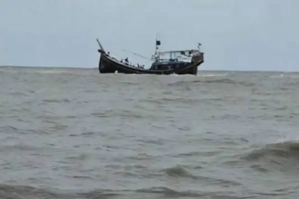 গভীর সাগরে মাছ ধরতে গিয়ে ১৯ দিন ধরে নিখোঁজ রয়েছেন ১৮ জেলে।