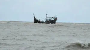 দুটি ট্রলারসহ ১৪ জেলেকে ধরে নিয়ে গেছে মিয়ানমারের সশস্ত্র বিদ্রোহী গোষ্ঠী আরাকান আর্মির (এএ) সদস্যরা।