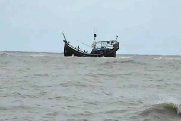 দুটি ট্রলারসহ ১৪ জেলেকে ধরে নিয়ে গেছে মিয়ানমারের সশস্ত্র বিদ্রোহী গোষ্ঠী আরাকান আর্মির (এএ) সদস্যরা।