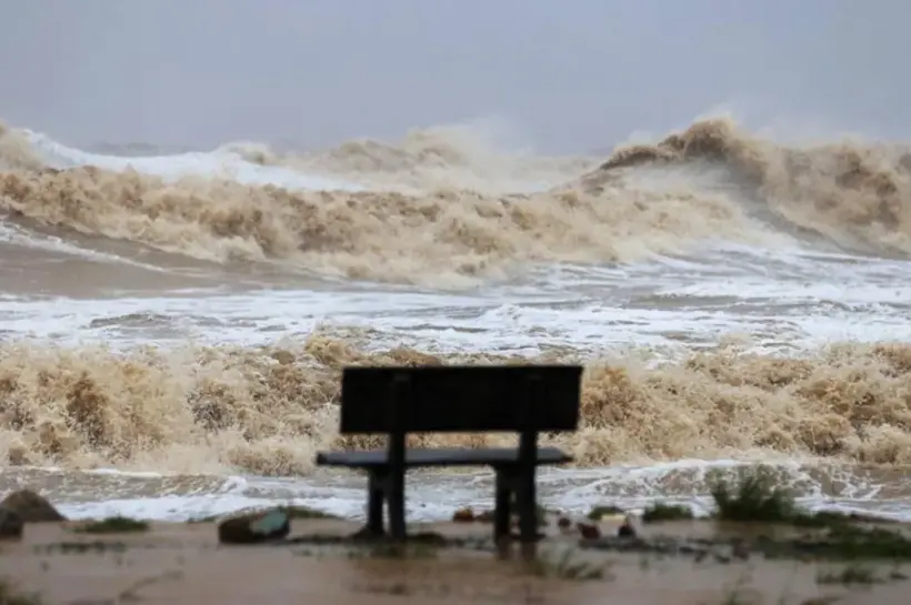 দক্ষিণপূর্ব বঙ্গোপসাগরে সৃষ্ট নিম্নচাপটি আরও ঘনীভূত হয়ে গভীর নিম্নচাপে পরিণত হয়েছে।