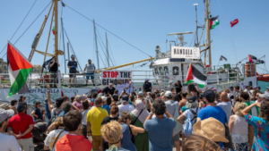 গত সপ্তাহে গাজামুখী নৌবহর থেকে প্রায় ৫০০ অধিকারকর্মীকে আটক করে ইসরায়েলি নৌবাহিনী।