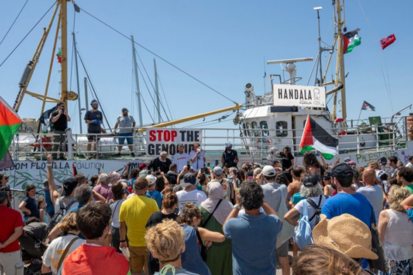 গত সপ্তাহে গাজামুখী নৌবহর থেকে প্রায় ৫০০ অধিকারকর্মীকে আটক করে ইসরায়েলি নৌবাহিনী।