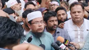 শিক্ষা জাতীয়করণ প্রত্যাশী জোটের সদস্য সচিব অধ্যক্ষ দেলোয়ার হোসেন আজিজী এ ঘোষণা দেন।