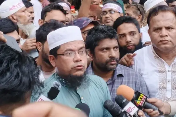 শিক্ষা জাতীয়করণ প্রত্যাশী জোটের সদস্য সচিব অধ্যক্ষ দেলোয়ার হোসেন আজিজী এ ঘোষণা দেন।