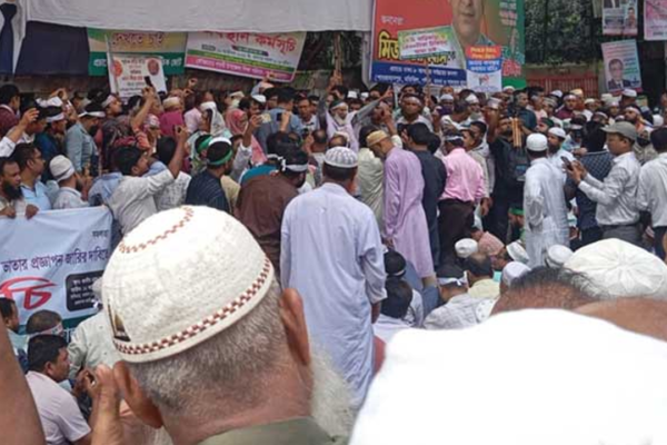 সব এমপিওভুক্ত বেসরকারি শিক্ষাপ্রতিষ্ঠানে অনির্দিষ্টকালের কর্মবিরতি শুরু হয়েছে।