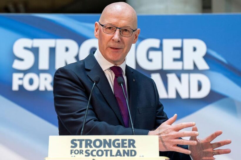 স্কটল্যান্ডের ফার্স্ট মিনিস্টার জন সুইনি বক্তব্য রাখছেন।