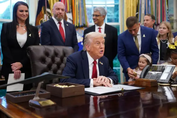 যুক্তরাষ্ট্রের ফেডারেল সরকারে শুরু হয়েছে অচলাবস্থা।