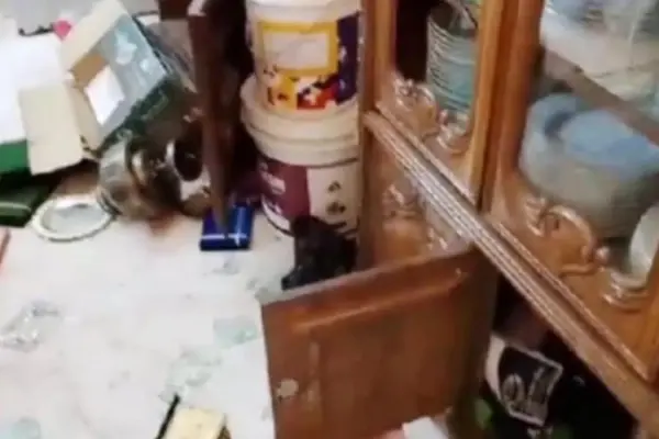 সাবেক রাষ্ট্রপতি মো. আবদুল হামিদের বাড়িতে হামলা ও ভাঙচুর চালিয়েছেন বিএনপিরর কর্মীরা।