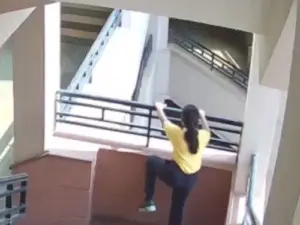 স্কুলের চার তলা থেকে ঝাঁপ দিয়ে আত্মহত্যা করেছে চতুর্থ শ্রেণির ছাত্রী আমাইরা মীনা।