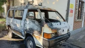 মধ্যরাতে আগুনে পুড়েছে অ্যাম্বুলেন্স ও বাস।