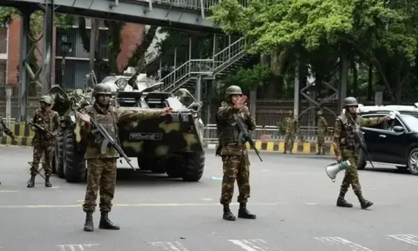 বাংলাদেশ সেনাবাহিনীর অর্ধেক সদস্যকে মাঠ থেকে সরিয়ে নেওয়ার সিদ্ধান্ত নেওয়া হয়েছে।