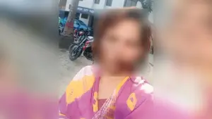 এক নারী নৃত্যশিল্পীকে মারধর ও চুল কেটে মুখে কালি মেখে নির্যাতনের অভিযোগ উঠেছে।