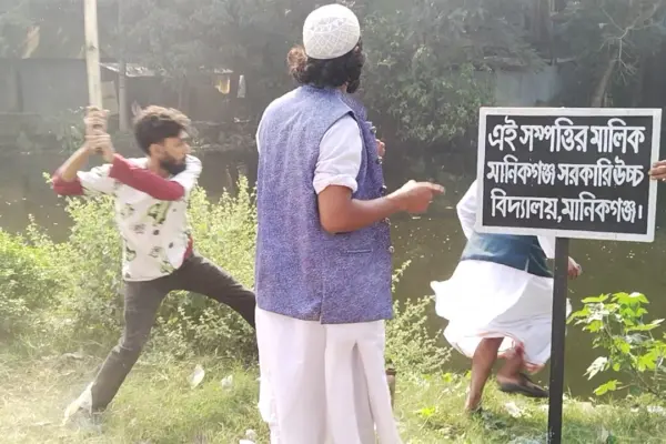 মানিকগঞ্জে বাউলদের ওপর হামলা চালিয়েছে 'তৌহিদী জনতা'।