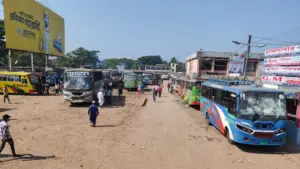 বরিশাল থেকে সব রুটে বাস চলাচল বন্ধ রয়েছে।