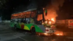 ঢাকায় মধ্যরাতে তিনটি বাস ও একটি প্রাইভেটকারে অগ্নিকাণ্ড ঘটেছে।