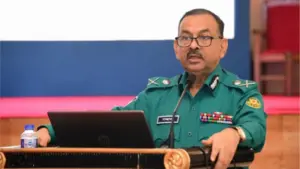 যানবাহনে অগ্নিসংযোগ ও ককটেল নিক্ষেপকারীকে গুলির নির্দেশ দেওয়া হয়েছে।