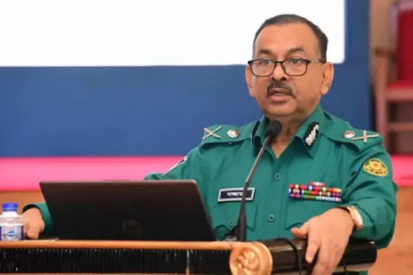 যানবাহনে অগ্নিসংযোগ ও ককটেল নিক্ষেপকারীকে গুলির নির্দেশ দেওয়া হয়েছে।