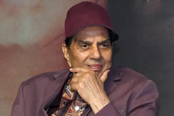 হাসপাতাল থেকে ছাড়া পেলেন বলিউডের প্রবীণ অভিনেতা ধর্মেন্দ্র।