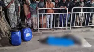 ড্রামের ভেতরে থাকা খণ্ডিত মরদেহ উদ্ধার করেছে পুলিশ।