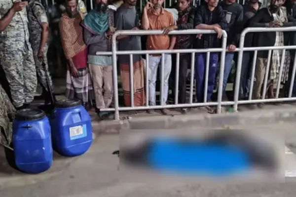 ড্রামের ভেতরে থাকা খণ্ডিত মরদেহ উদ্ধার করেছে পুলিশ।