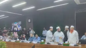 ইসির সঙ্গে সংলাপ চলাকালে ইসলামী ঐক্যজোটের একাংশকে বের করে দেওয়া হয়েছে।