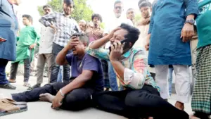 দেশের বিভিন্ন স্থানে আঘাত হানা শক্তিশালী ভূমিকম্পে নিহতের সংখ্যা বেড়ে ১০ জনে দাঁড়িয়েছে।