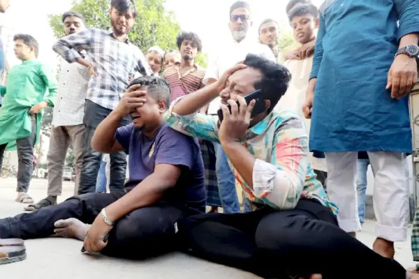 দেশের বিভিন্ন স্থানে আঘাত হানা শক্তিশালী ভূমিকম্পে নিহতের সংখ্যা বেড়ে ১০ জনে দাঁড়িয়েছে।