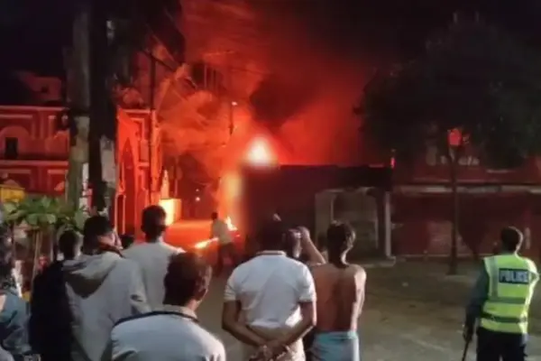 গাড়ি মেরামতের দোকান ও ২টি ব্যবসাপ্রতিষ্ঠান পুড়ে প্রায় ৩ কোটি টাকার ক্ষতি হয়েছে বলে অনুমান করা হচ্ছে।