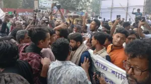 ‘গানের আর্তনাদ’ অনুষ্ঠানে হামলা, ভাঙচুর ও ধস্তাধস্তির ঘটনা ঘটেছে।