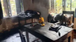 গ্রামীণ ব্যাংকের শাখা কার্যালয়ে পেট্রোল ঢেলে আগুন দিয়েছে দুর্বৃত্তরা।