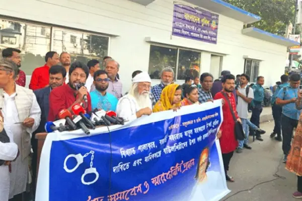 বয়াতি ও পালাকার আবুল সরকারের মুক্তির দাবিতে মানববন্ধন অনুষ্ঠিত হয়েছে।