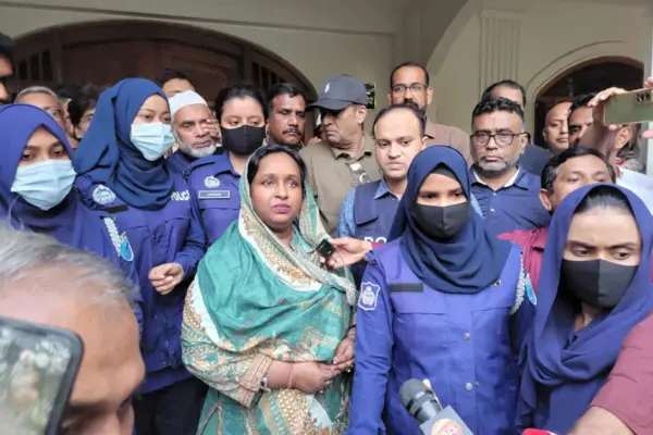 সেলিনা হায়াৎ আইভীকে আরও পাঁচটি মামলায় গ্রেপ্তার দেখাতে পুলিশের আবেদন মঞ্জুর করেছেন আদালত।