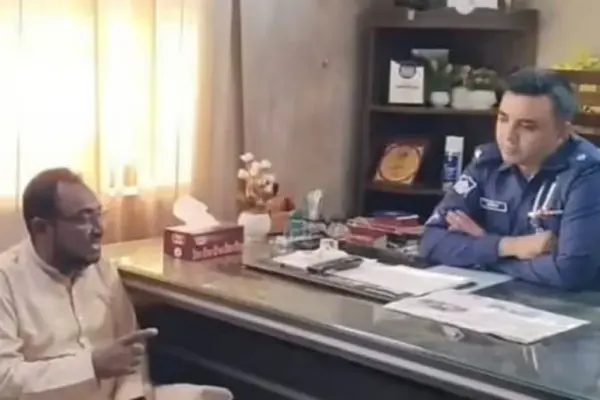 কথোপকথনের একটি ভিডিও সামাজিক যোগাযোগমাধ্যমে ছড়িয়ে পড়েছে।