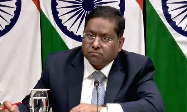 বাংলাদেশের ক্ষমতাচ্যুত প্রধানমন্ত্রী শেখ হাসিনাকে প্রত্যর্পণের বিষয়ে ঢাকার করা অনুরোধ পর্যালোচনা করে দেখা হচ্ছে বলে জানিয়েছে ভারত।