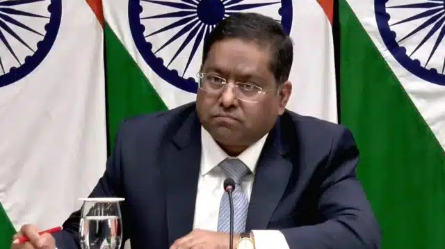 বাংলাদেশের ক্ষমতাচ্যুত প্রধানমন্ত্রী শেখ হাসিনাকে প্রত্যর্পণের বিষয়ে ঢাকার করা অনুরোধ পর্যালোচনা করে দেখা হচ্ছে বলে জানিয়েছে ভারত।