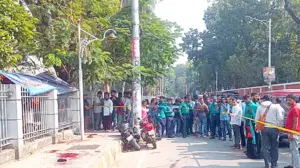 খুলনা মহানগর দায়রা জজ আদালতের সামনে গুলিবিদ্ধ হয়ে দুইজন নিহত হয়েছেন।