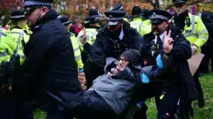 লন্ডনে বিক্ষোভ-সমাবেশে ব্যাপক ধরপাকড় চালানো হয়েছে।