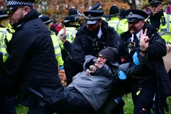 লন্ডনে বিক্ষোভ-সমাবেশে ব্যাপক ধরপাকড় চালানো হয়েছে।