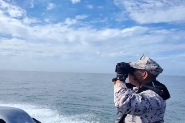 মালয়েশিয়া সীমান্তে উপকূলের কাছে অভিবাসীবাহী নৌকা ডুবে শত শত লোক নিখোঁজ হয়েছেন।