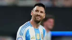 গোল ও অ্যাসিস্টে দলকে জিতিয়েছেন আর্জেন্টাইন অধিনায়ক মেসি।