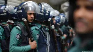 আওয়ামী লীগের ‘ঢাকা লকডাউন’ কর্মসূচি ঘিরে সতর্ক অবস্থান নিয়েছে অন্তর্বর্তী সরকার।