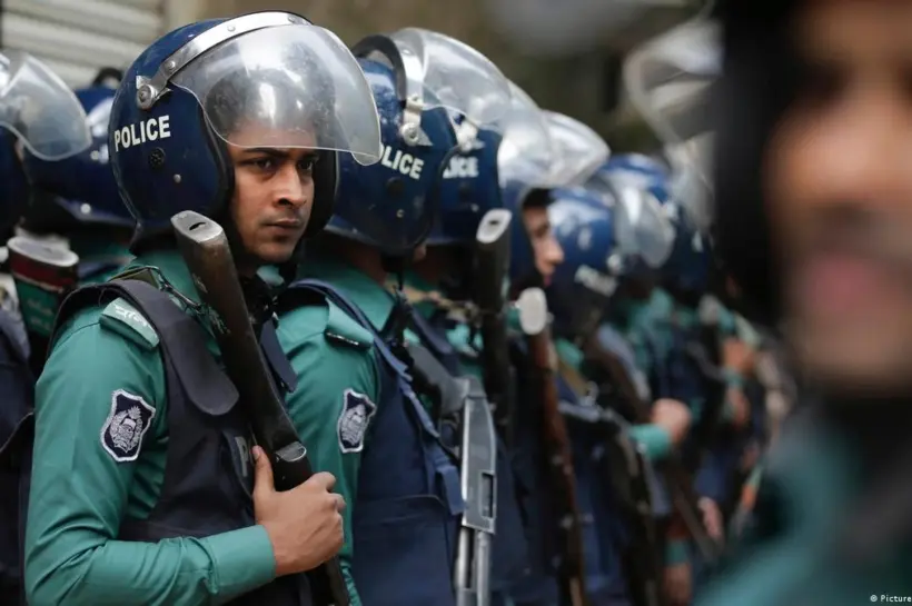 আওয়ামী লীগের ‘ঢাকা লকডাউন’ কর্মসূচি ঘিরে সতর্ক অবস্থান নিয়েছে অন্তর্বর্তী সরকার।