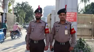 নতুন পোশাকে মাঠে নেমেছেন বাংলাদেশ পুলিশ বাহিনীর সদস্যরা।