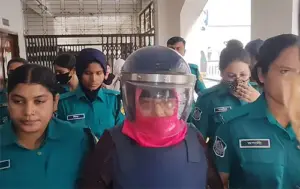 ধানমন্ডি ৩২ নম্বরে গিয়ে মারধরের শিকার হওয়া সালমা ইসলামকে গত বছরের জুলাই হত্যাচেষ্টা মামলায় গ্রেপ্তার দেখিয়ে কারাগারে পাঠানো হয়েছে।