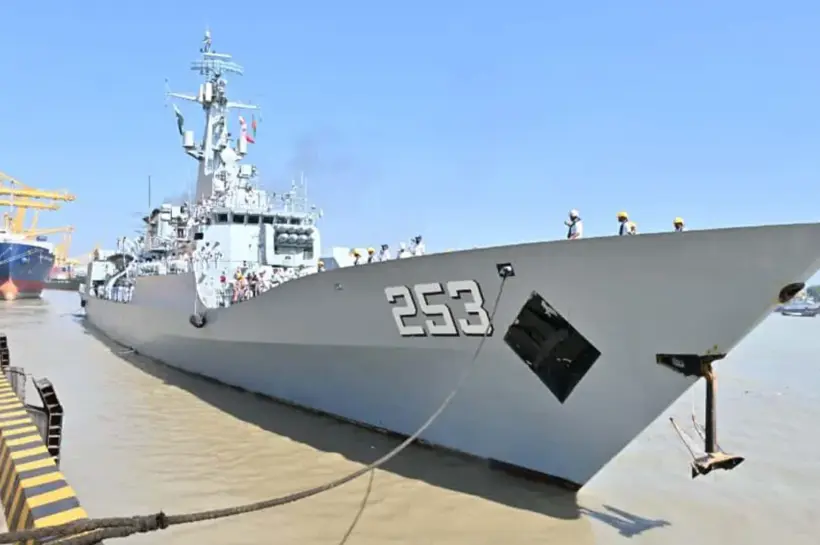 চার দিনের শুভেচ্ছা সফরে বাংলাদেশে এসে পৌঁছেছে পাকিস্তান নৌবাহিনী জাহাজ ‘পিএনএস সাইফ’।