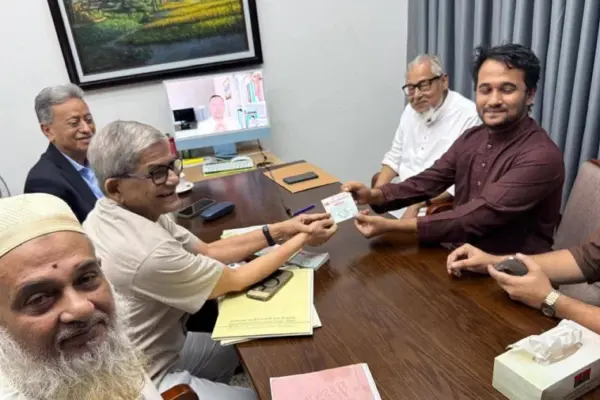 স্নিগ্ধ ভেরিভায়েড ফেসবুক আইডি থেকে পোস্ট দিয়ে নিজের বিএনপিতে যোগ দেওয়ার কারণ জানিয়েছেন।