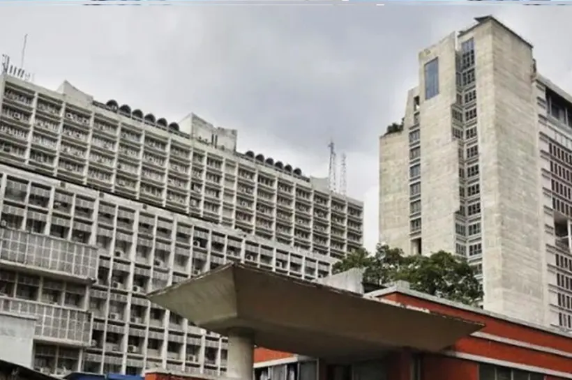 সচিবালয়ের নতুন কেবিনেট ভবনের অষ্টম তলায় অগ্নিকাণ্ডের খবর পাওয়া গেছে।