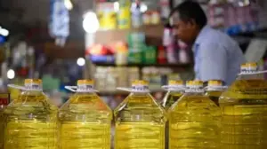 বছরের শেষ দিকে এসে আবারও বাড়তে পারে সয়াবিন তেলের দাম।